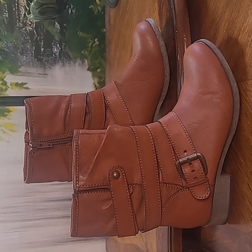 Dream Out Loud by Selena Gomez Taffy Womens 6 brown ankle bootie boots zip up